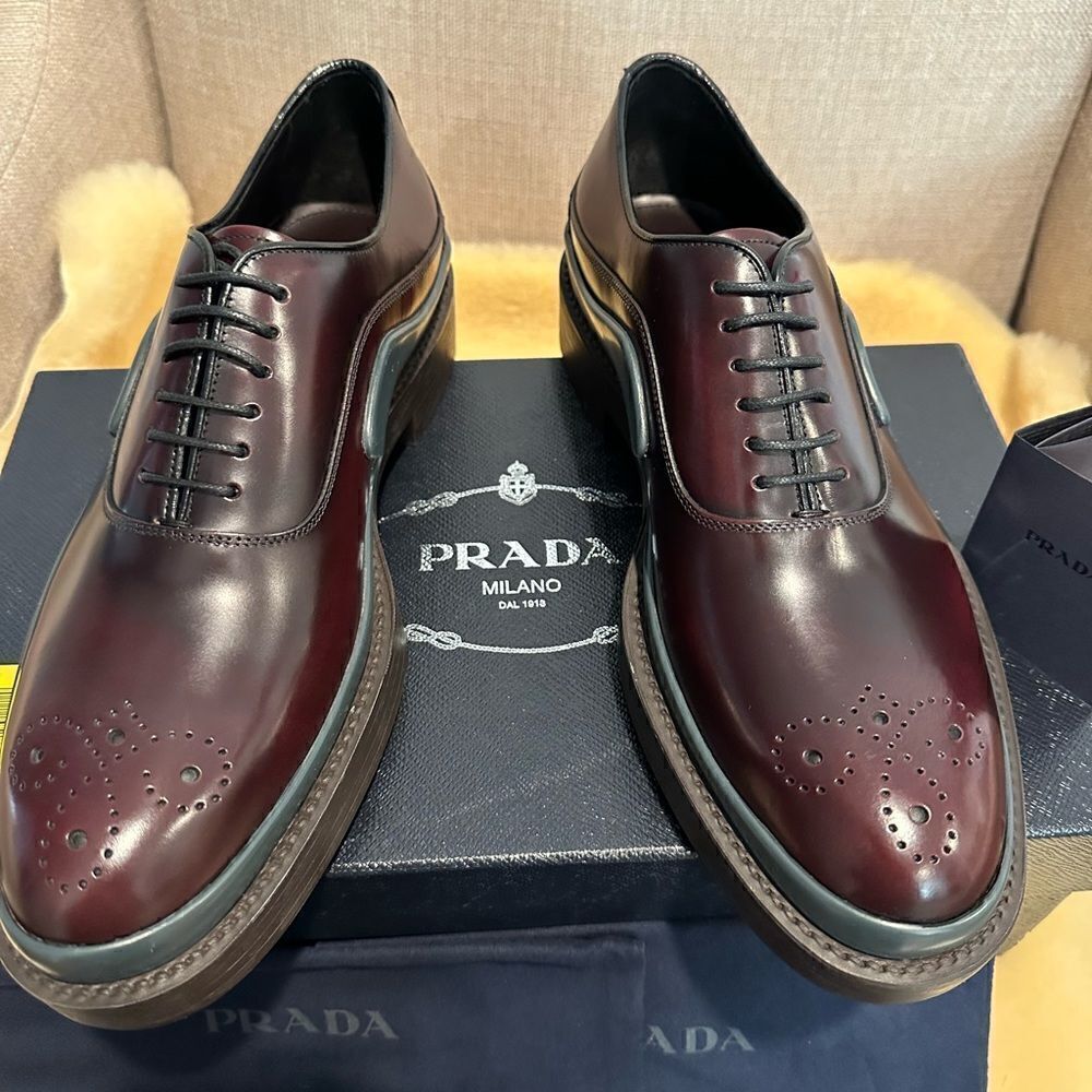 Prada round toe brushed leather oxfords size 6, EU 38,5-39